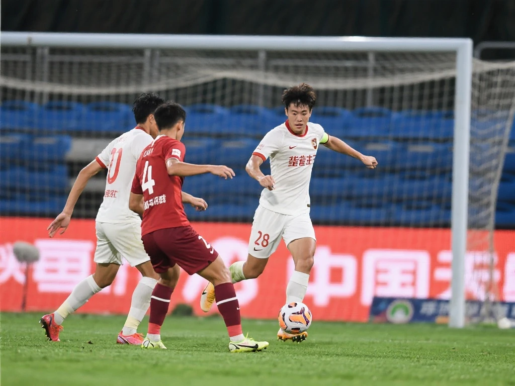 王钰栋巧妙破门:精准低射令门将措手不及 王钰栋巧妙破门:精准低射令门将措手不及