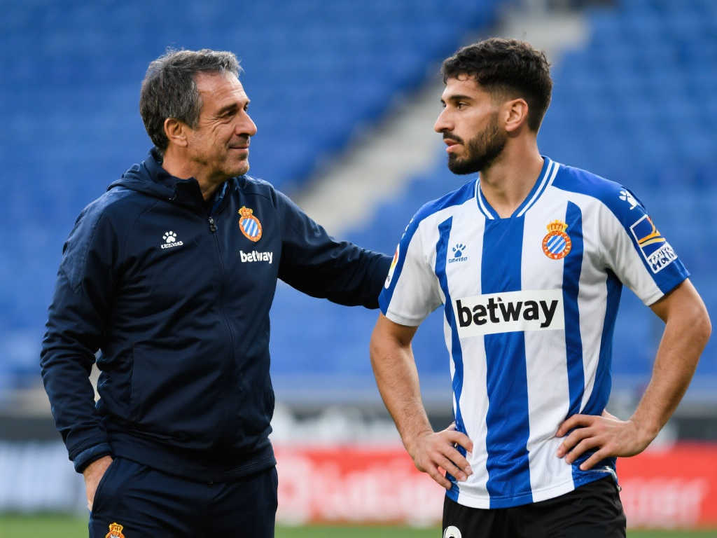 戈麦斯:无缘欧战将是重大挫折,始终感激阿尔瓜西尔的指导 戈麦斯:无缘欧战将是重大挫折,始终感激阿尔瓜西尔的指导